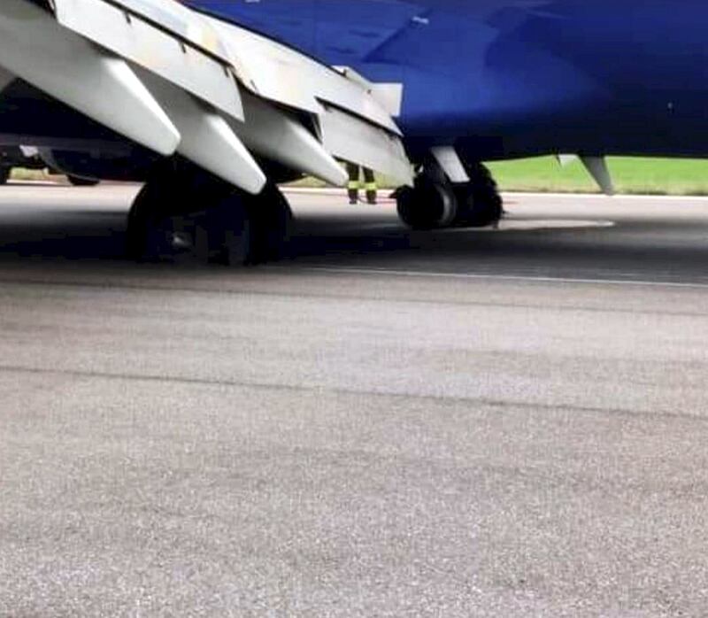 Esplodono pneumatici in atterraggio: volo Ryanair fermo in pista a Orio al Serio 3