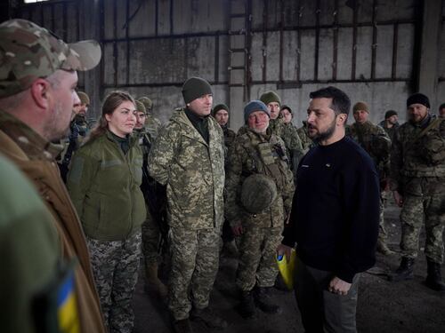 La pace secondo Pechino. Pioggia di missili russi e Zelensky va a Bakhmut