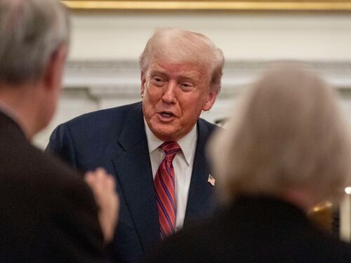 I sei mesi di Trump: "America rilanciata". Ma non cancella lo scandalo Epstein