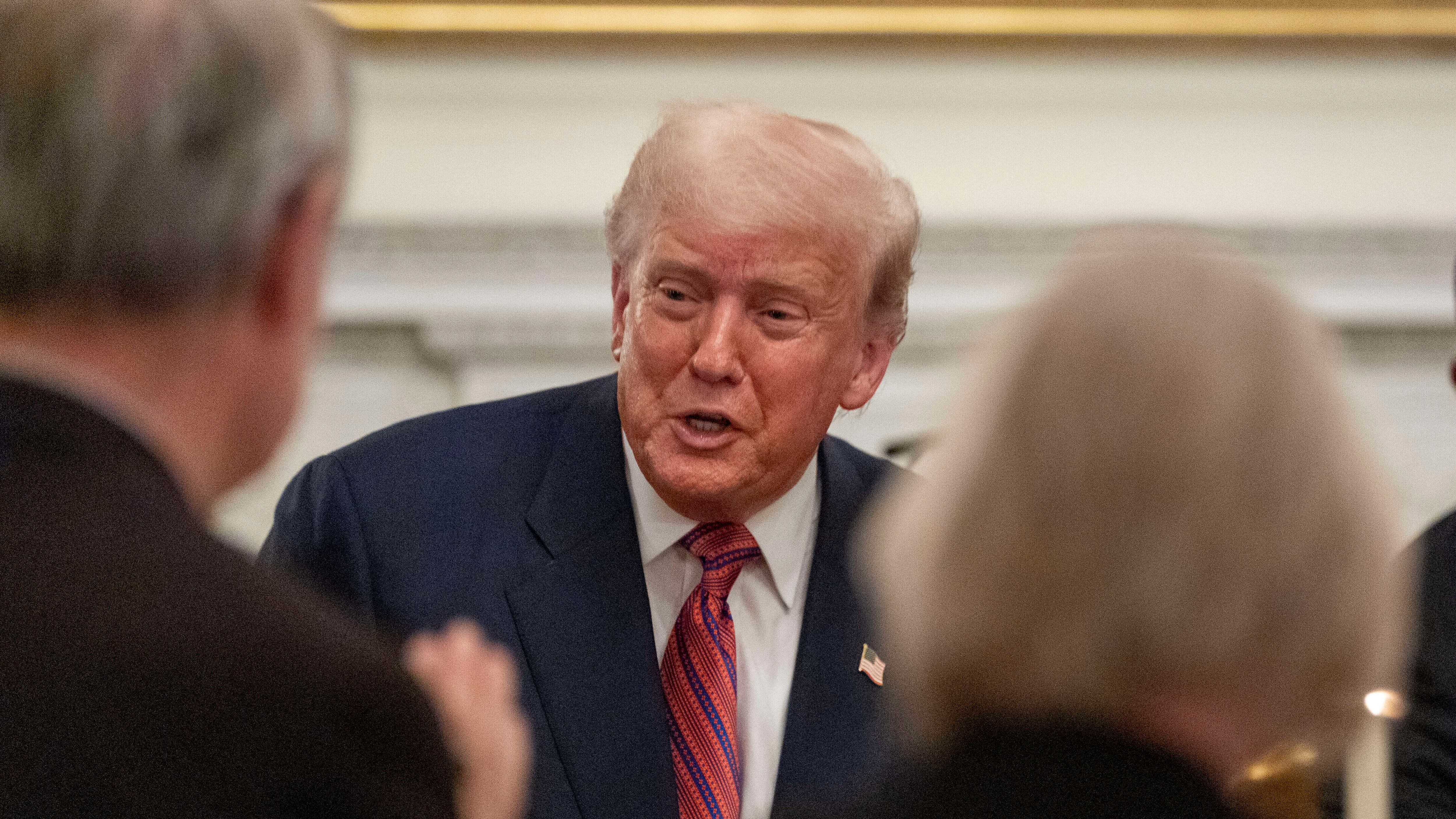 I sei mesi di Trump: "America rilanciata". Ma non cancella lo scandalo Epstein