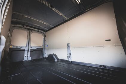 Ford E-Transit, il furgone più venduto al mondo diventa 100% elettrico: guarda la gallery 8