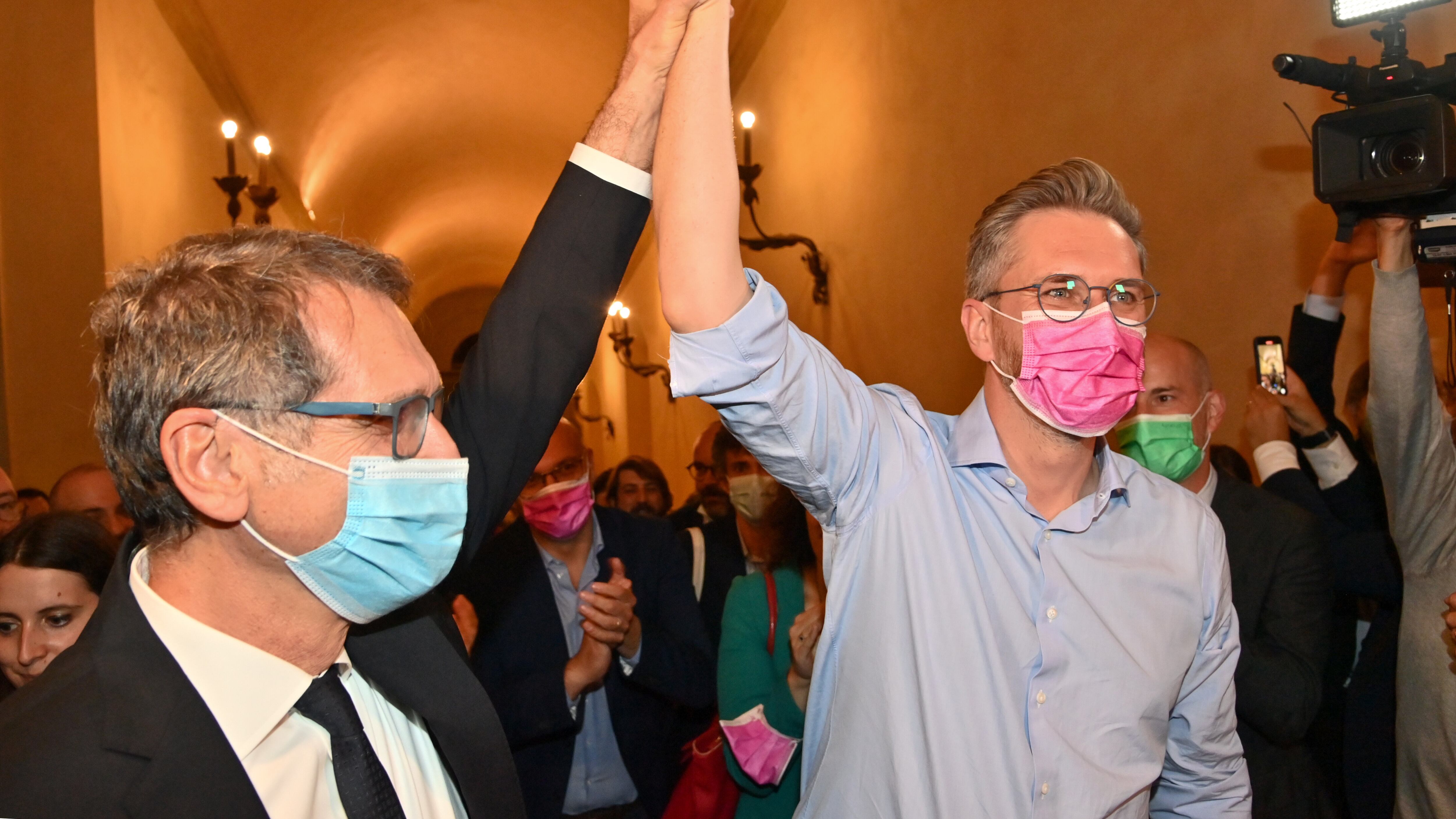 Promosso sindaco l'ex assessore di Merola. Non sfonda il candidato civico dei moderati