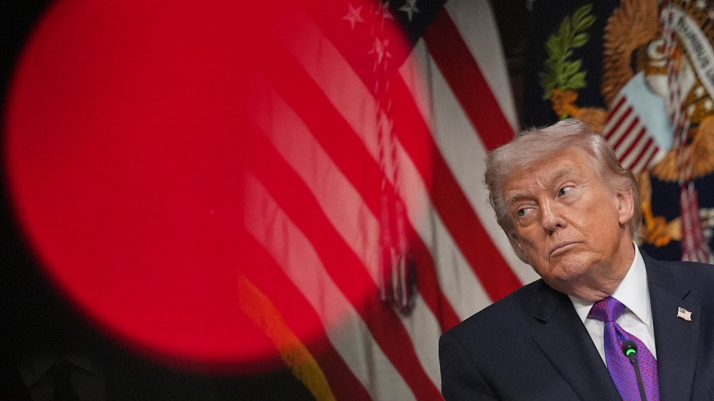 "Il bullo": il ritratto di Trump che non avete mai visto nel nuovo libro di Caprarica