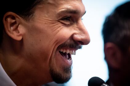 Ibrahimovic superstar: gli scatti del fuoriclasse di Malmo durante la presentazione 9