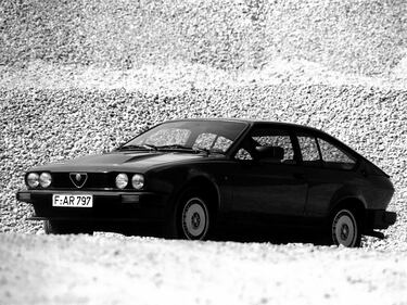 Alfa Romeo GTV6, guarda la gallery 17