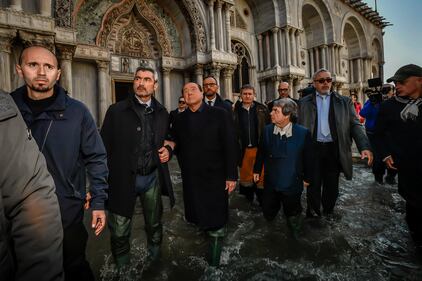 Acqua alta a Venezia, arriva Berlusconi 2