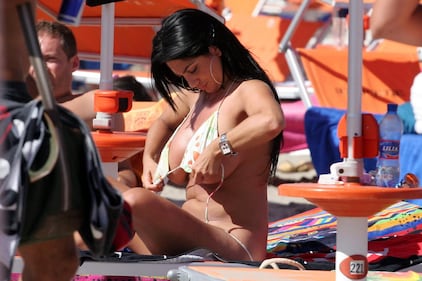 Marika Fruscio senza reggiseno dopo l'operazione 1