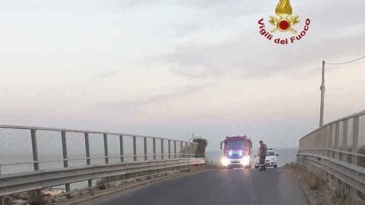 Cadono calcinacci da cavalcavia autostradale: paura in A12