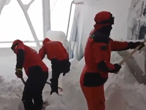 Gran Sasso, sospese le ricerche degli alpinisti: soccorritori rientrati dopo 2 giorni