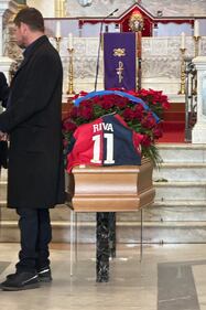 L'ultimo saluto a Gigi Riva: le immagini dei funerali solenni della leggenda del Cagliari e del calcio italiano 9