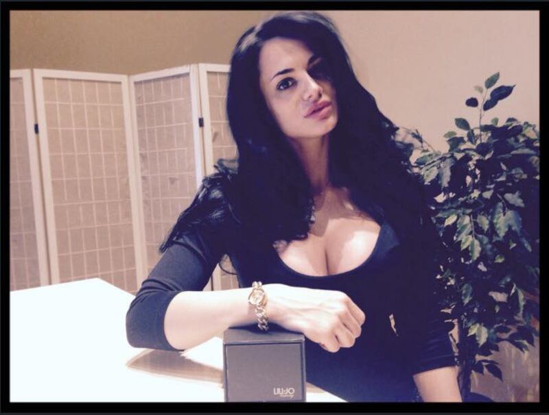 Cristina Del Basso: i selfie hot fanno impazzire Facebook 19