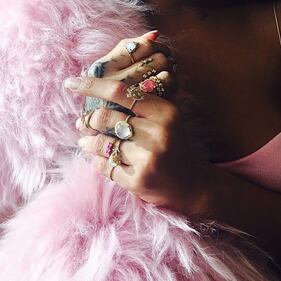 Rihanna stupisce ​in "total pink" 4