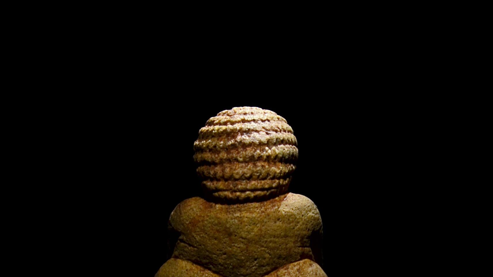 Se ora per Facebook è volgare persino la Venere di Willendorf