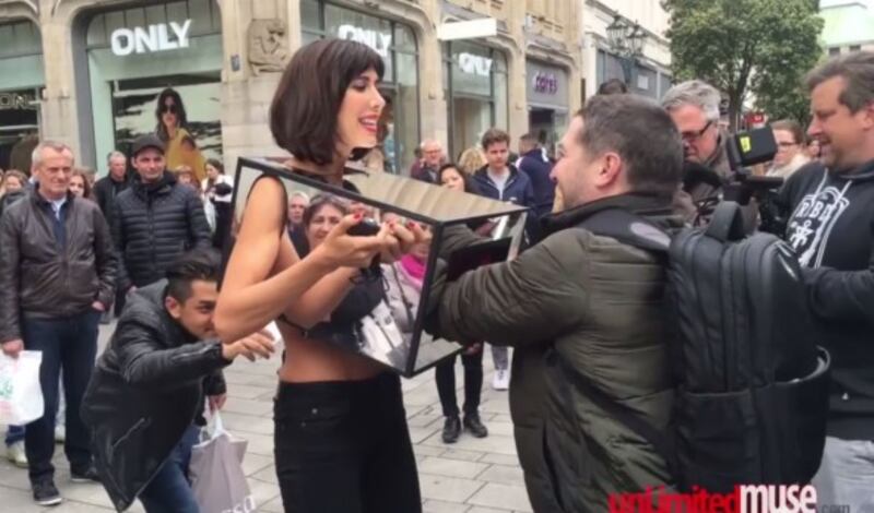 Milo Moiré arrestata a Londra: si faceva masturbare in pubblico 10