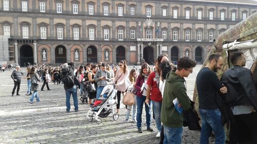 Napoli, tutti in fila per Alessandro Maria 1