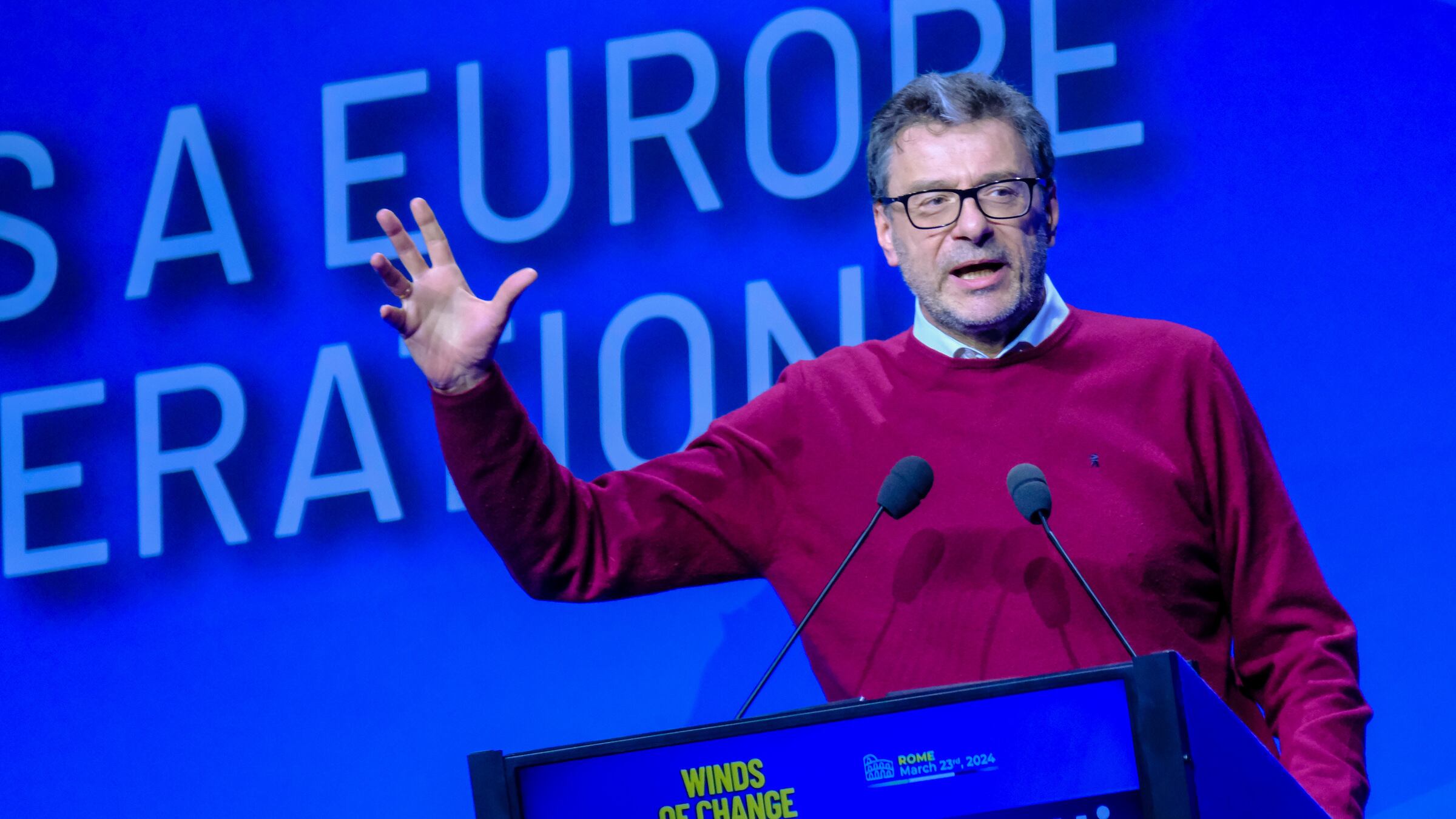 Giorgetti: "Ita bloccata dai burocrati Ue". Fusione con Lufthansa, in arrivo altri rilievi