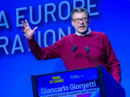 Giorgetti: "Ita bloccata dai burocrati Ue". Fusione con Lufthansa, in arrivo altri rilievi