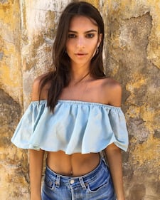 Emily Ratajkowski nuda e sexy su un cavallo: foto 10