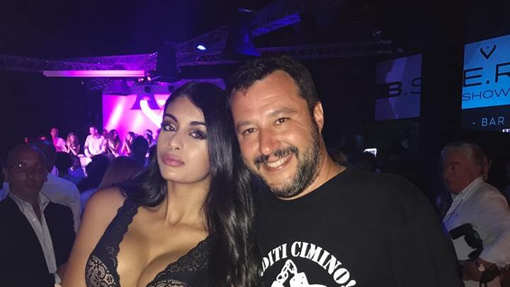 La foto di Salvini con la modella musulmana scatena la rete