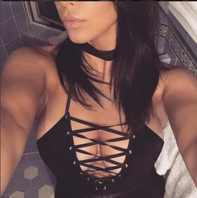 Kim Kardashian, la sensualità esplosiva 13