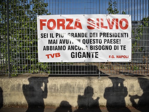"Ci auguriamo di averlo sul palco a maggio". Tajani aspetta il Cav all'evento di Milano