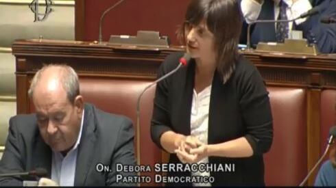 Serracchiani: "Salvini sguinzaglia clandestini in Italia". Ma c'è un'altra verità