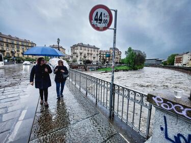 Il maltempo si accanisce sul Nord Italia: fiumi in piena, frane e smottamenti 7