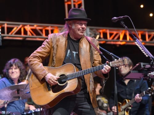 Donald Trump attaccato da Neil Young dopo gli incendi in California