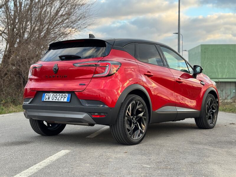 Renault Captur E-Tech 2025: guarda la gallery del B SUV ibrido 1