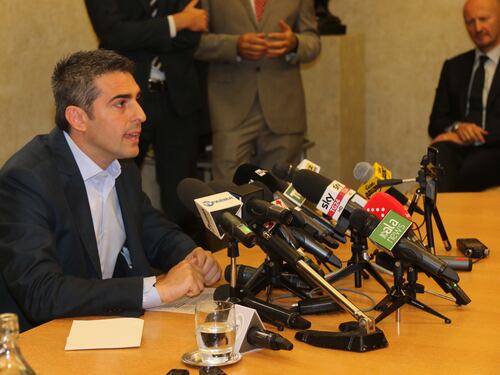 Pizzarotti accusa Raggi: "Rifiuti a Parma? Se si è inefficienti..."