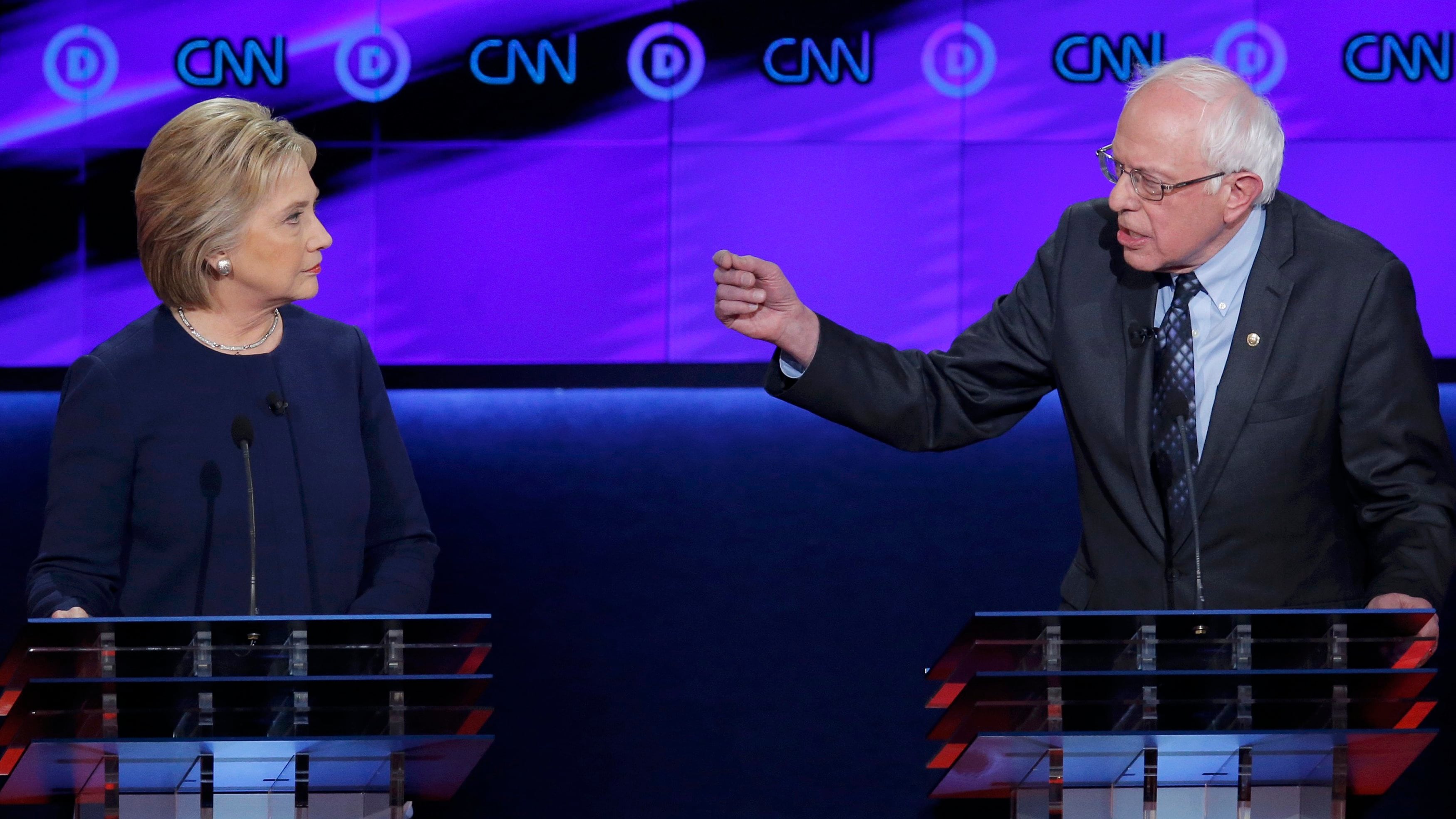 Dagli anni Novanta al "fracking": scintille tra Sanders e Clinton