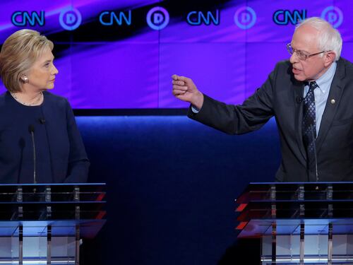 Dagli anni Novanta al "fracking": scintille tra Sanders e Clinton