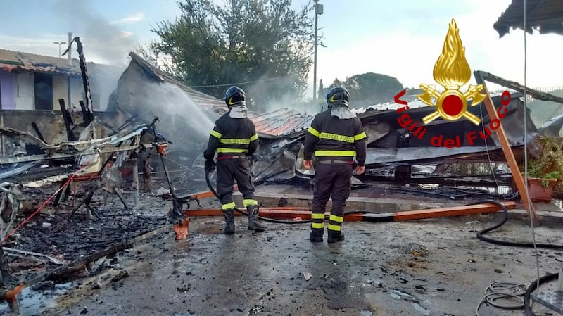 I container della famiglia Azdovic incendiati nel campo rom di via di Salone 1