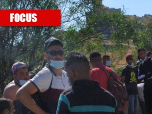 La "nave madre" dei migranti: ecco cosa c'è dietro gli sbarchi