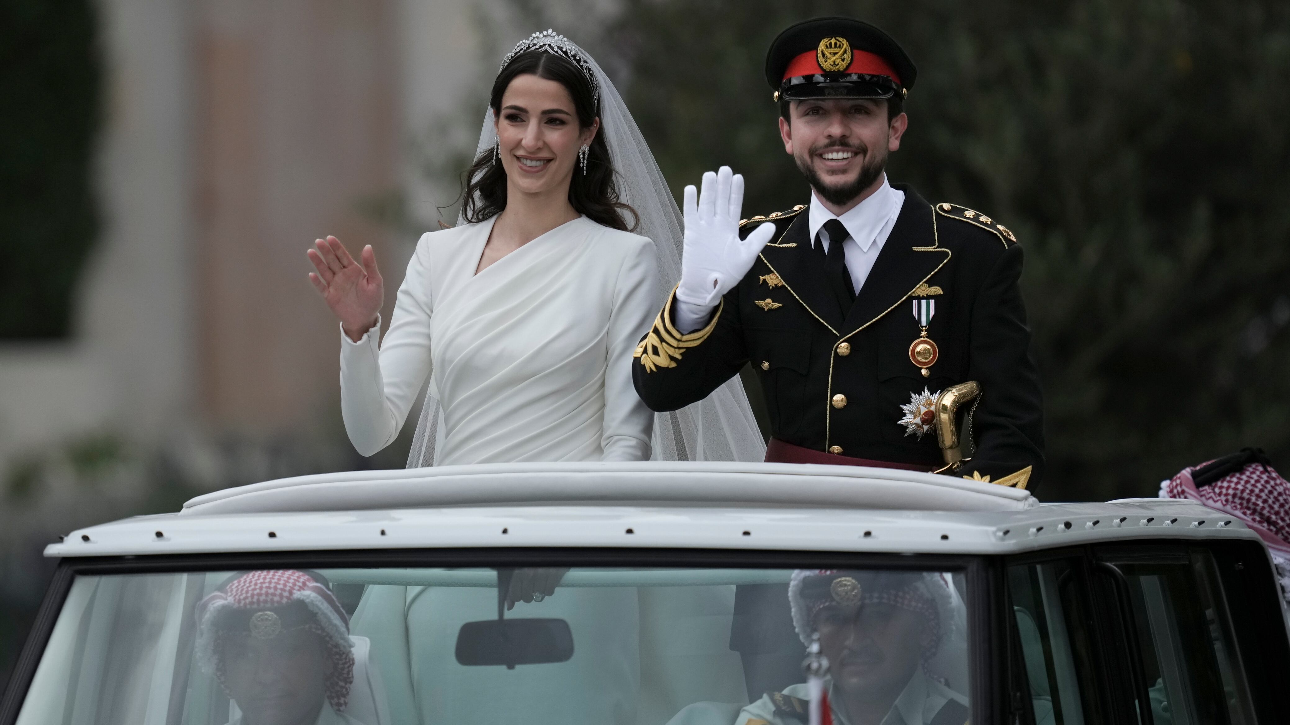 Rania di Giordania sarà nonna: i principi Hussein e Rajwa aspettano un bambino