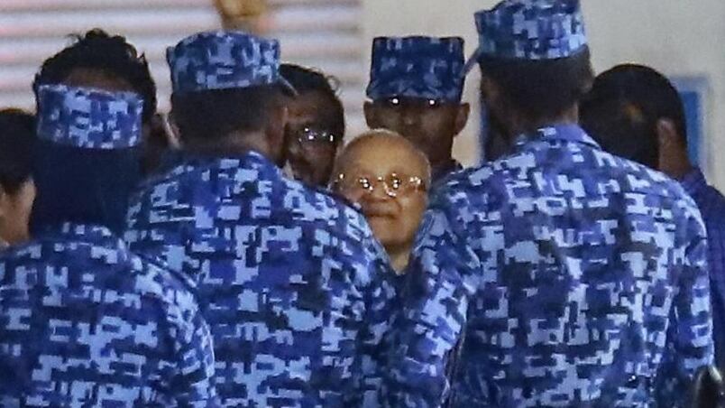 Maldive, il paradiso nel caos "Italiani in viaggio a rischio"