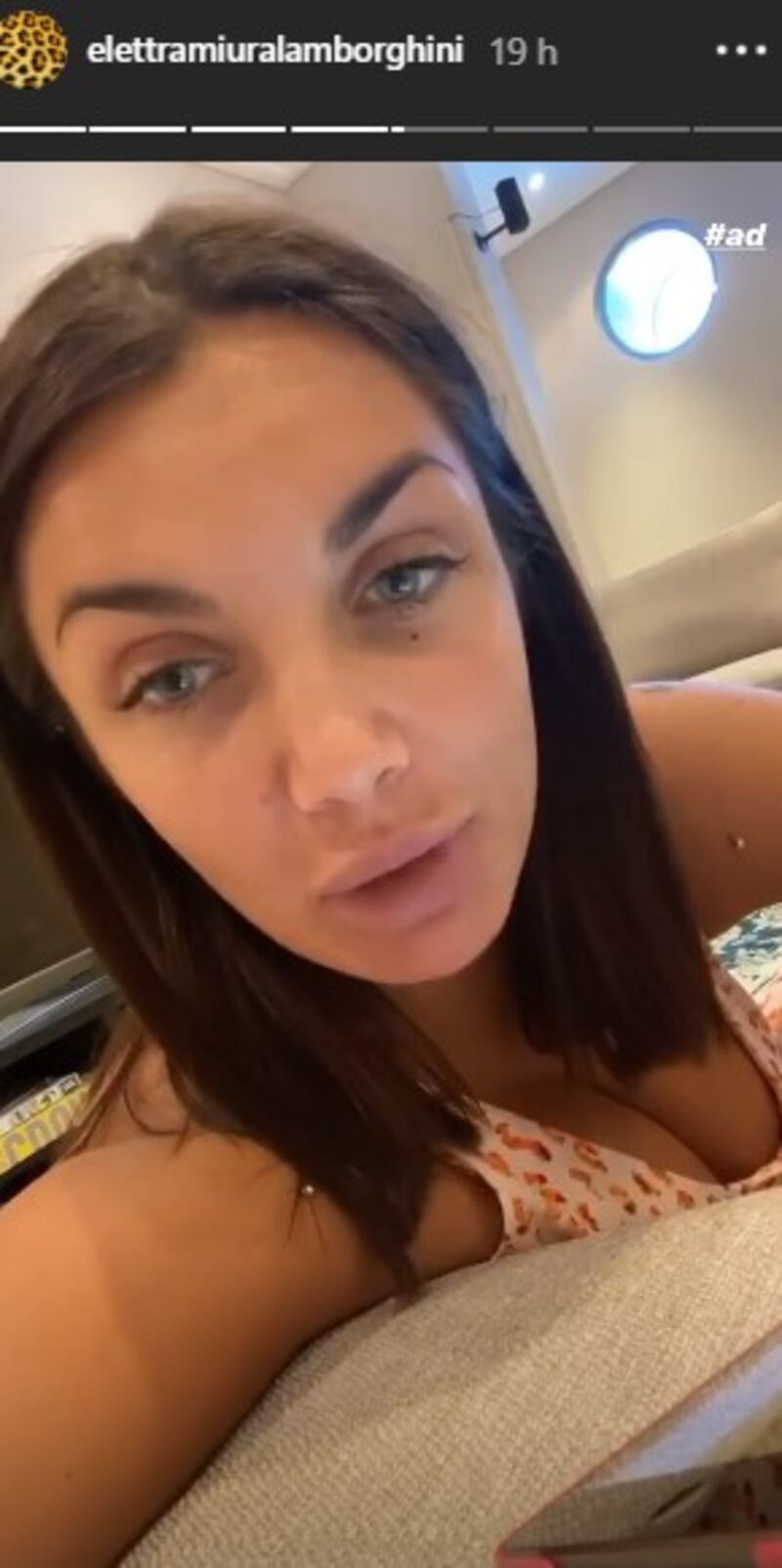Elettra Lamborghini, squat sexy in quarantena 2