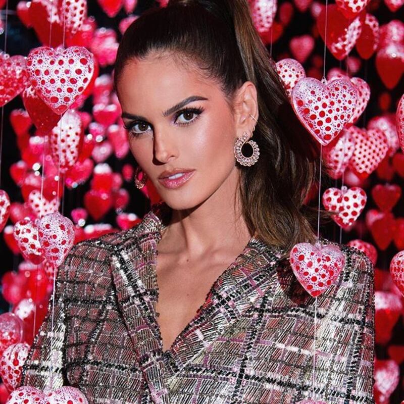 Lady Trapp spopola sui social: gli scatti sexy di Izabel Goulart 4