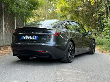 Tesla Model 3 Performance 2024: guarda la gallery della super berlina elettrica 10