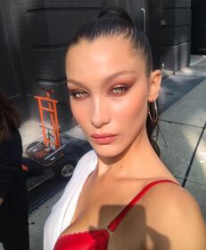Bella Hadid sexy in un abito mozzafiato 4