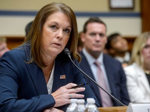 Lascia la direttrice del Secret Service: "Errori, colpa mia"