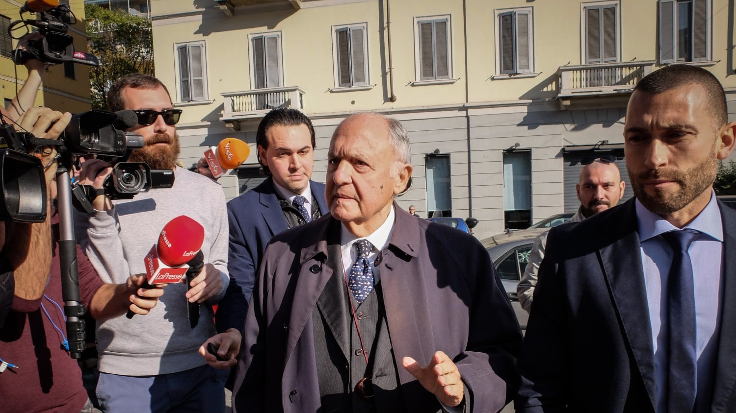 Spread, Savona accusa: "Ci sono incongruenze. La Bce deve intervenire"