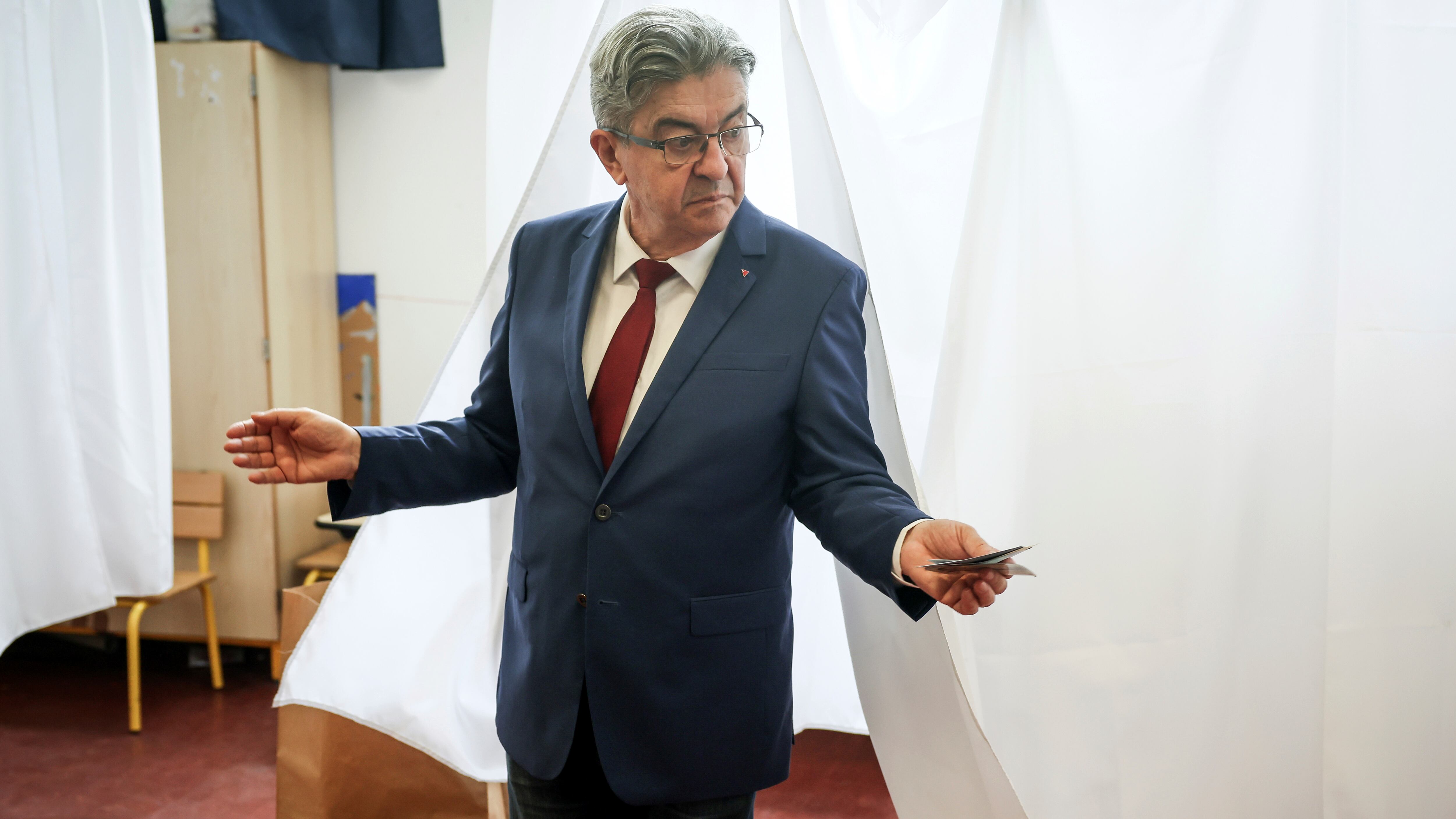 En avant, à Droite!