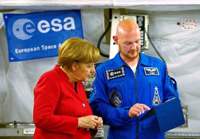 La Merkel con gli astronauti dell'Esa 1