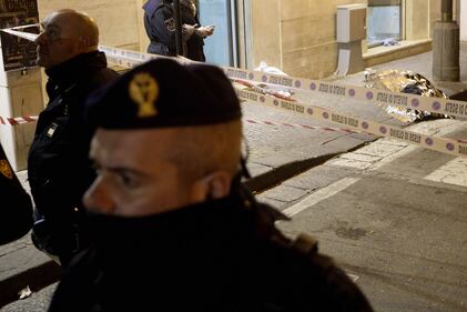 Rapina nel Napoletano, gioielliere uccide uno dei malviventi 11