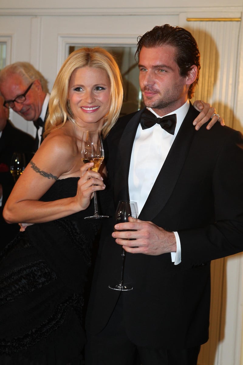 La cena, le gravidanze, le nozze: la storia d'amore tra Tomaso Trussardi e Michelle Hunziker