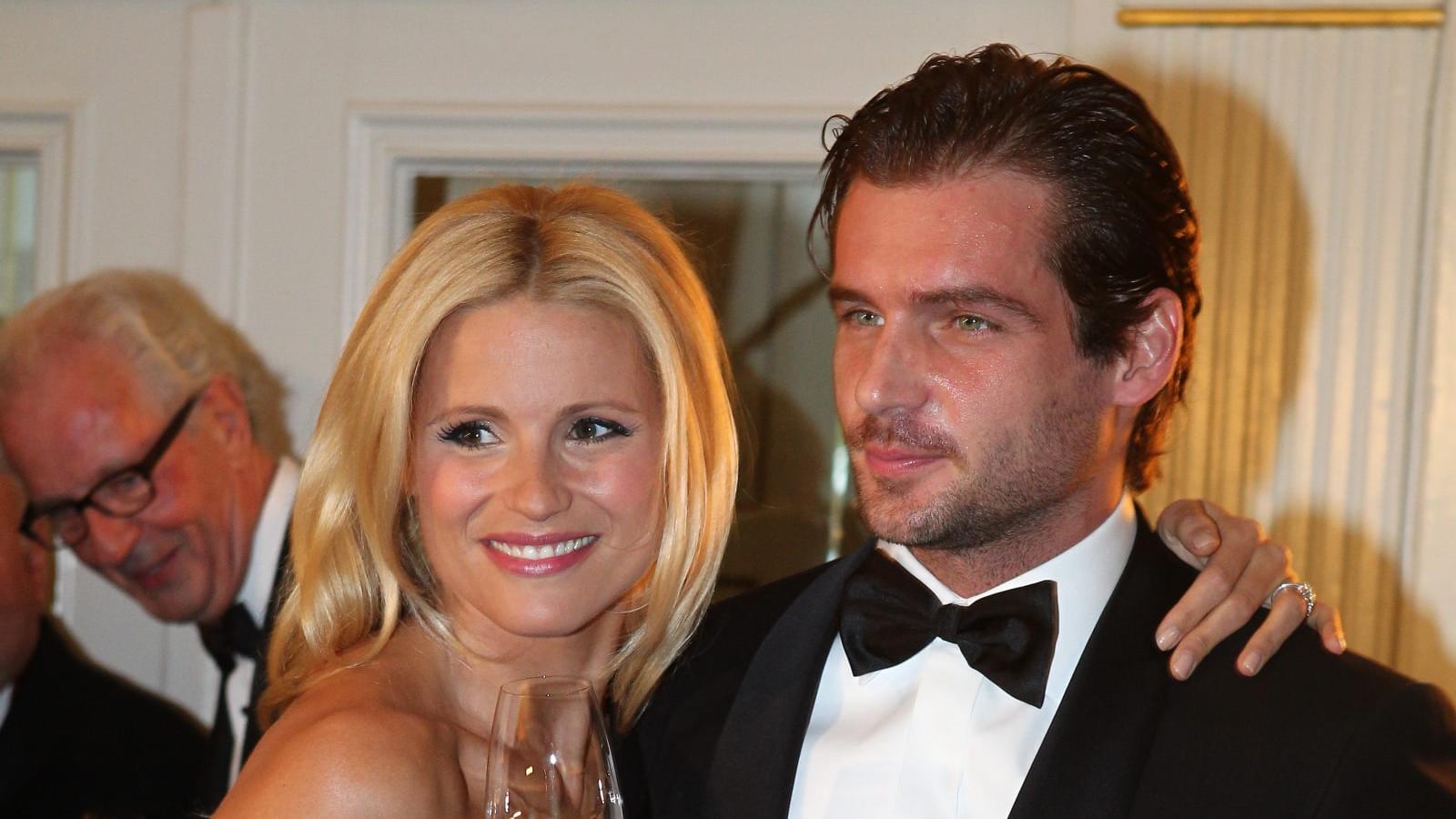La cena, le gravidanze, le nozze: la storia d'amore tra Tomaso Trussardi e Michelle Hunziker