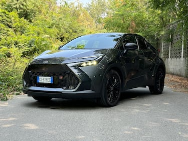 Toyota C-HR 2024: guarda la gallery del nuovo crossover full-hybrid 14