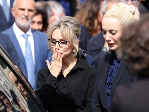 Lo strazio dei figli, con Marta e Marina mano nella mano