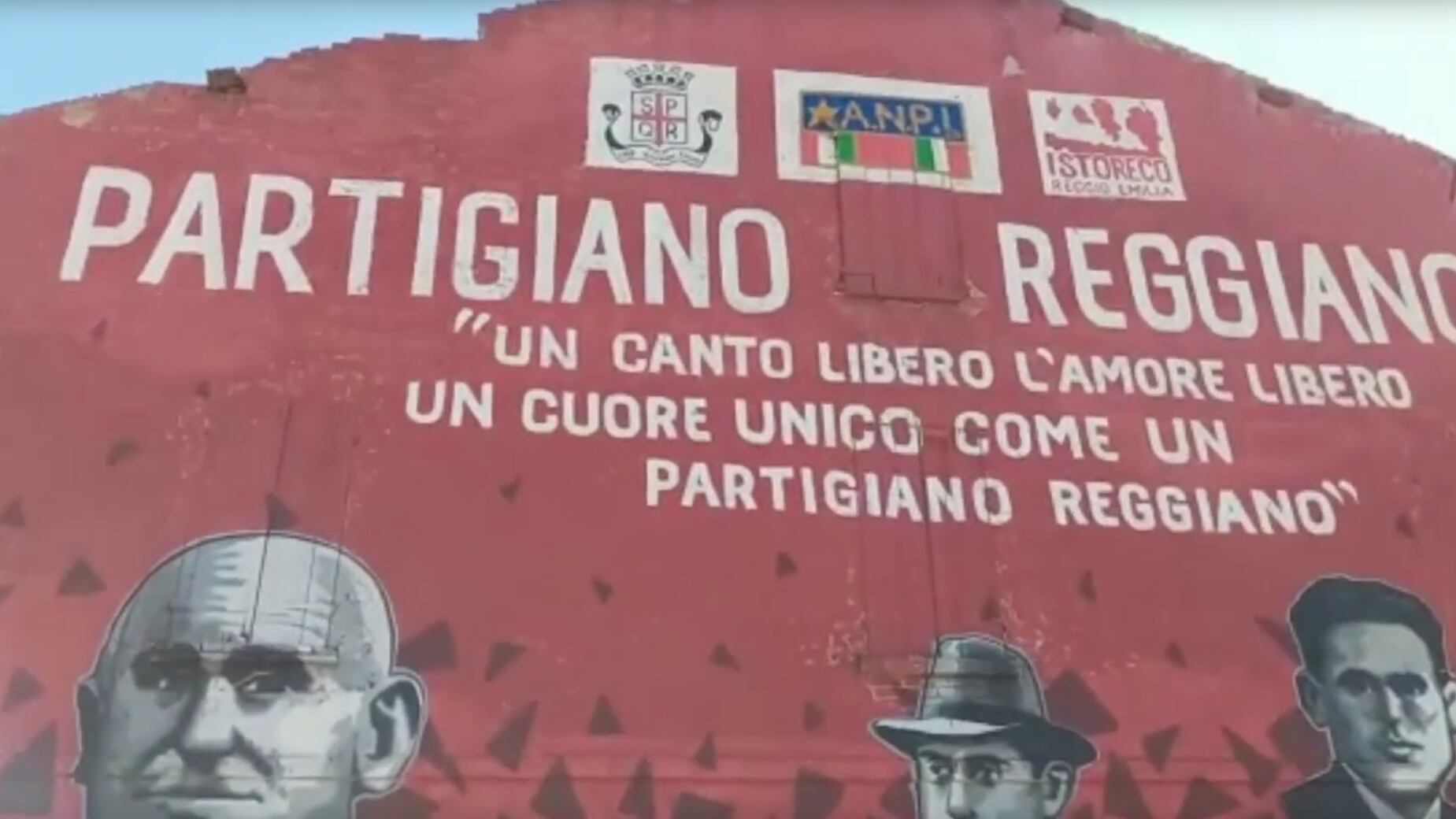 Addio al murale Partigiano Reggiano: distrae gli automobilisti